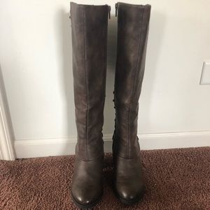 Knee-high, chunky heel boots